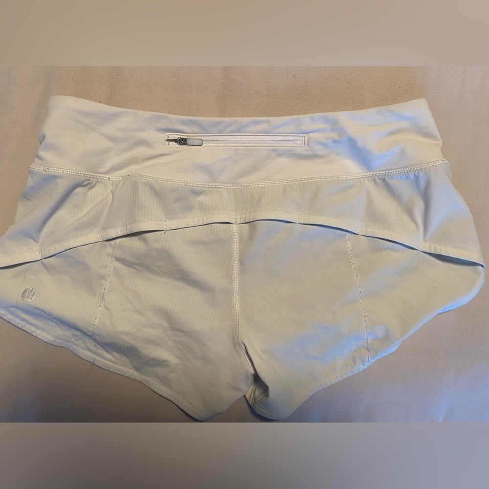 lululemon white speed up shorts low rise 2.5 size 6